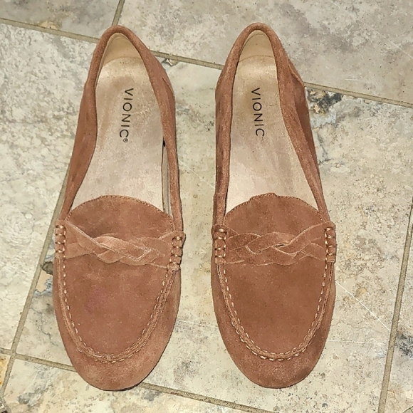 Vionic Tan Flats Moccasin-Style Loafers NWOB - Picture 2 of 7